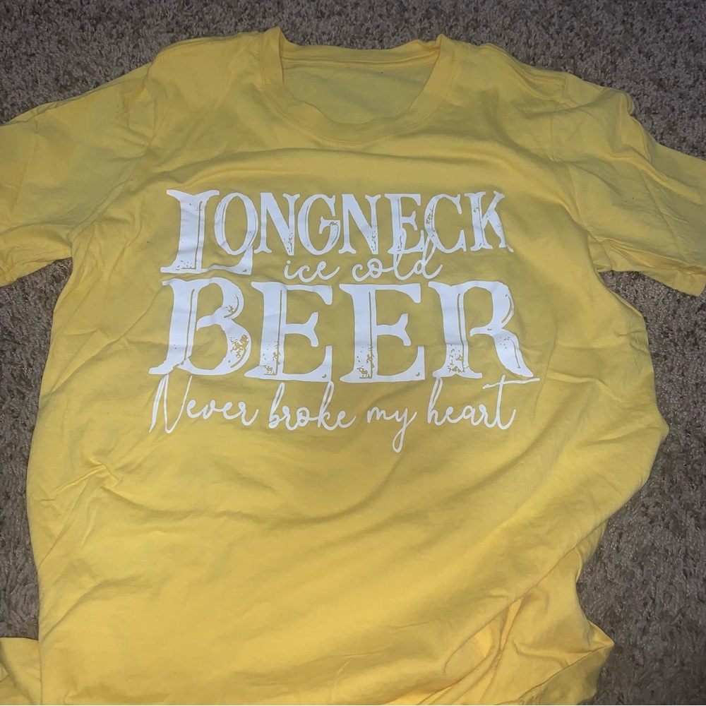 Adorable yellow t shirt